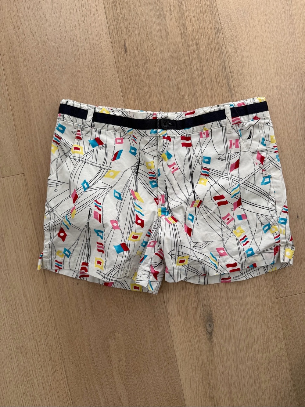 Nautica Girl’s Shorts White Multicolor Nautical Flag Print adjust waist Size 16